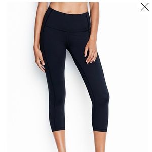 [EUC] Victoria's Secret Knockout Capri leggings M